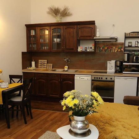 Hedi Apartman Мишкольц Экстерьер фото